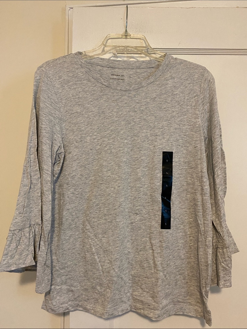 🎀 5/$20 🎀 NWT heather grey Banana Republic designer T with bell sleeves size S